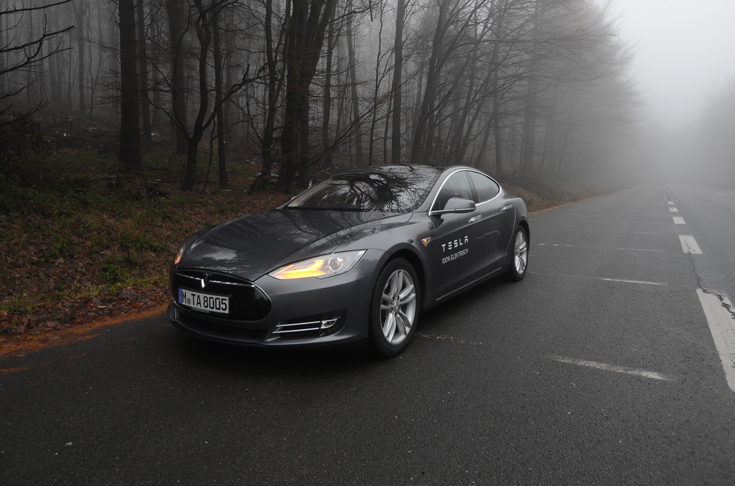 Серийный автомобиль Tesla Model S